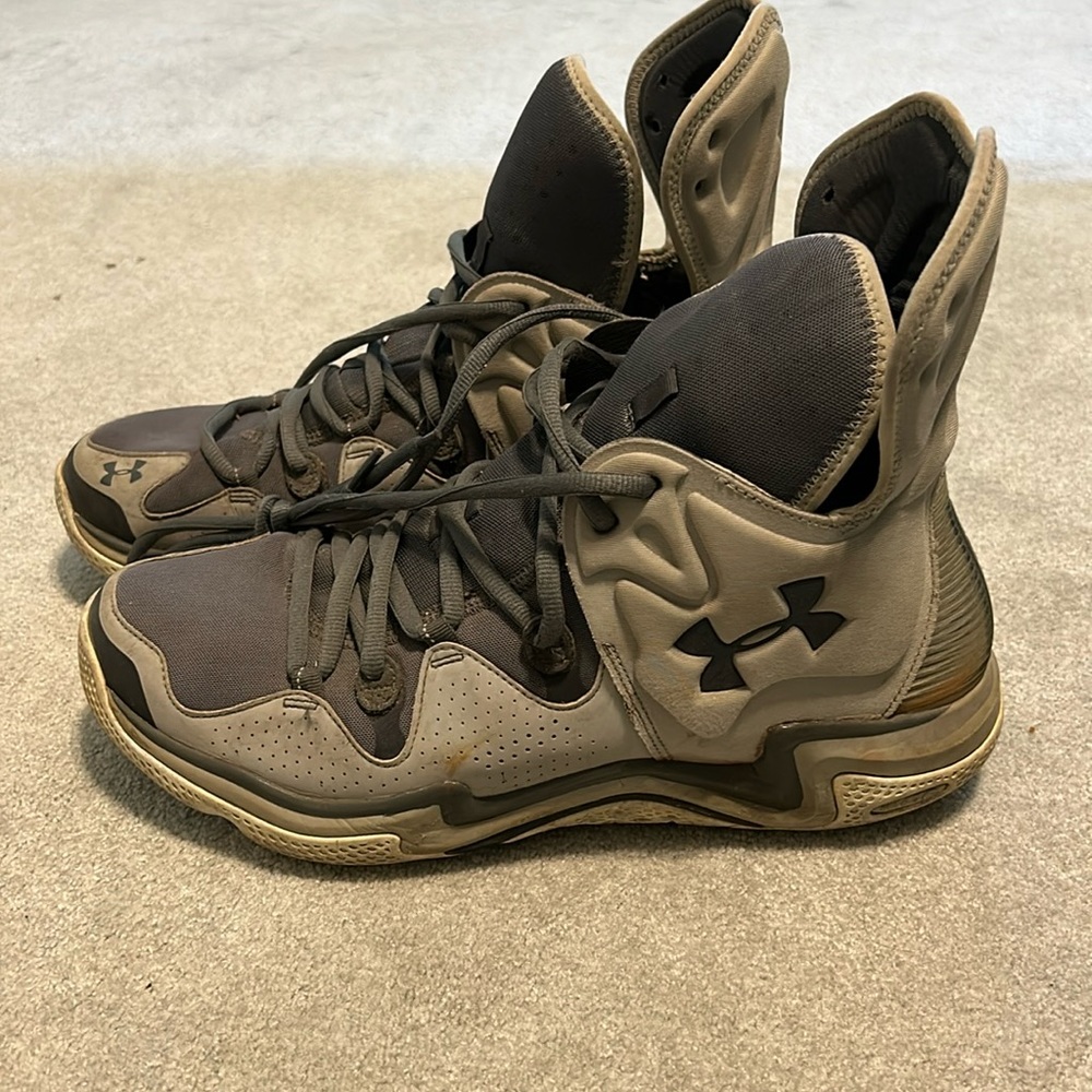 Under Armour Micro G Charge Volt used Size 13